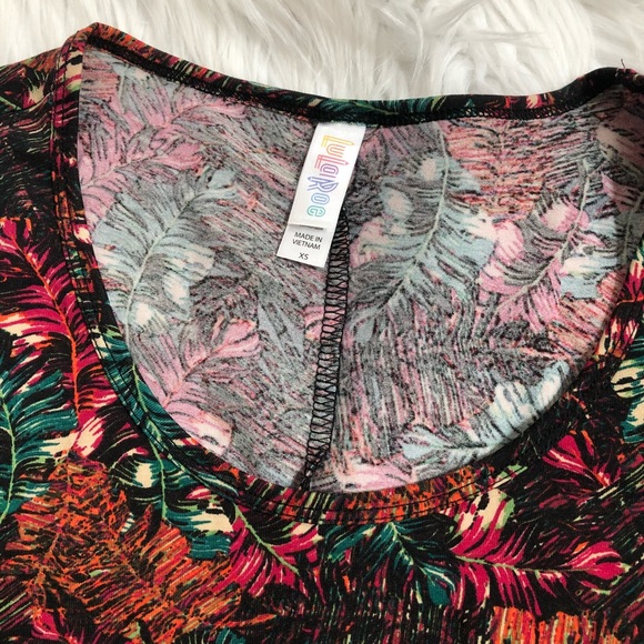Lularoe Leaf Print Classic T Shirt Top Size XS - Picture 3 of 5